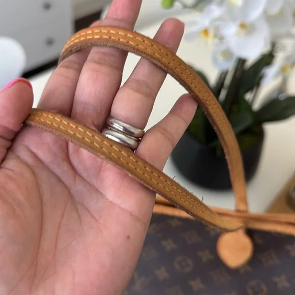 LV Monogram Neverfull - Picture 10 of 16